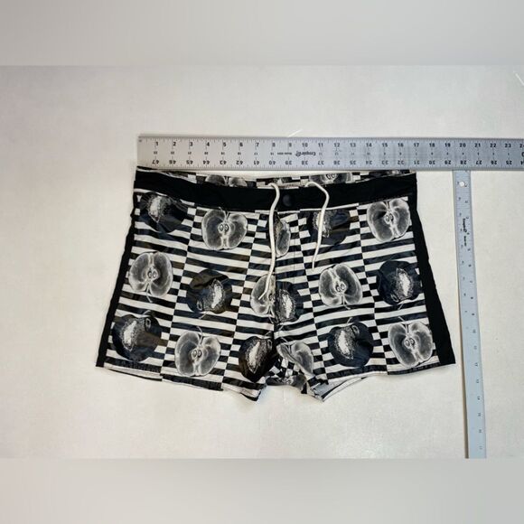 Marc Jacobs All Over Apple Print Swim Shorts Men Size 48 Large Black White - Picture 8 of 8